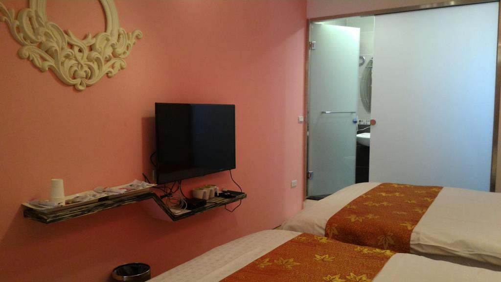 Eight View Hotel Luodong Buitenkant foto