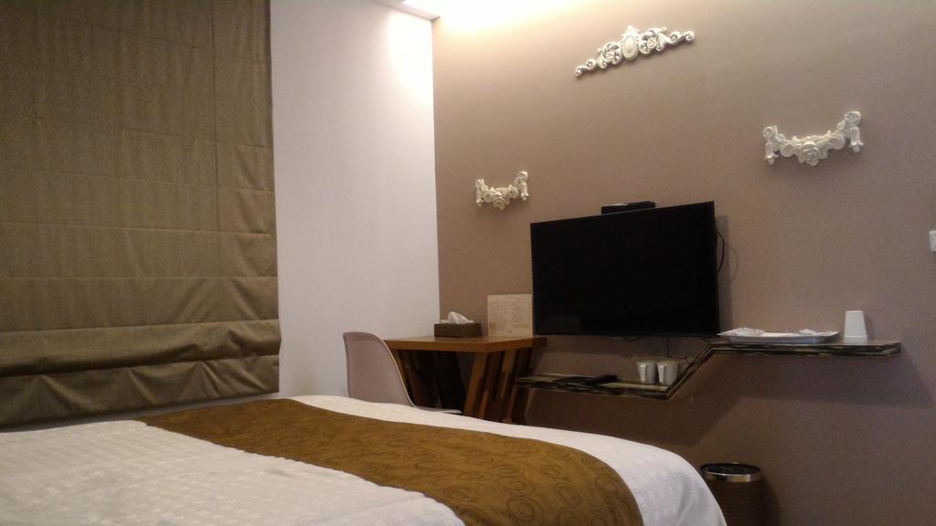 Eight View Hotel Luodong Buitenkant foto